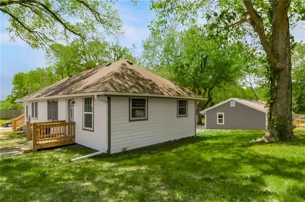 2308 NW 53rd TER, Kansas City, MO 64151