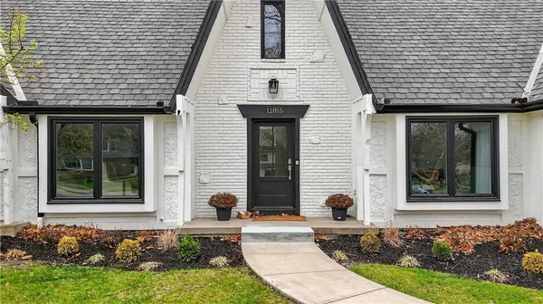 12815 Pembroke CIR, Leawood, KS 66209