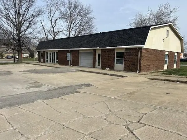 2852 Four Wheel DR, Lawrence, KS 66047