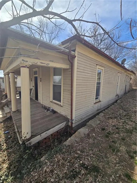 1618 Main ST, St Joseph, MO 64505