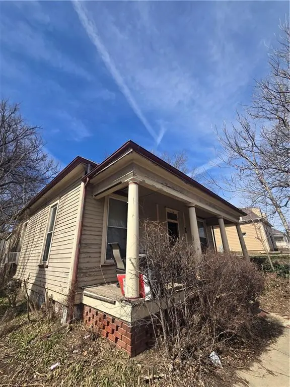1618 Main ST, St Joseph, MO 64505