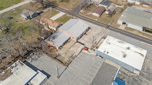 702 SW South AVE, Blue Springs, MO 64015
