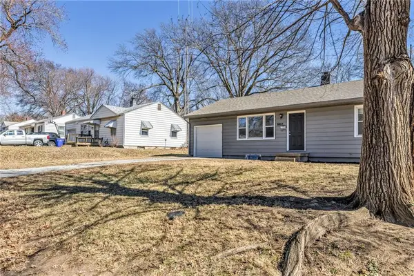 8803 Richards DR, Raytown, MO 64133