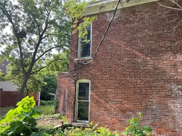 1802 Franklin AVE, Lexington, MO 64067