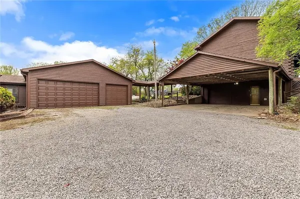 3389 SE Old Barn LN, Holt, MO 64048