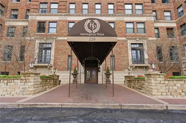 229 Ward Pkwy #603B, Kansas City, MO 64112