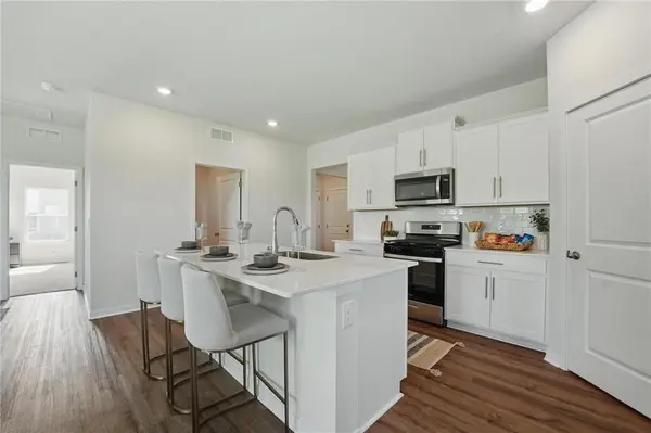 21504 Pomarance CIR, Peculiar, MO 64078