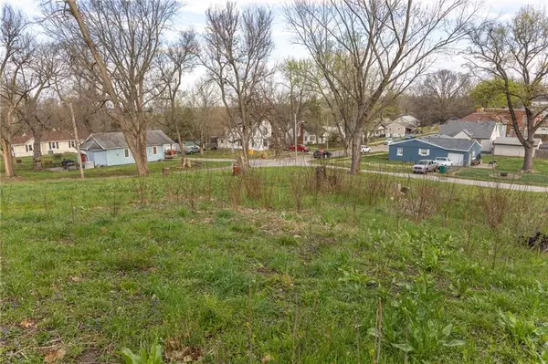 1601 S 18th ST, St Joseph, MO 64507