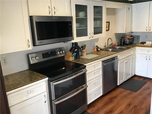 8395 NW WAUKOMIS DR, Kansas City, MO 64151