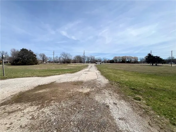 19206 Metcalf AVE, Stilwell, KS 66085