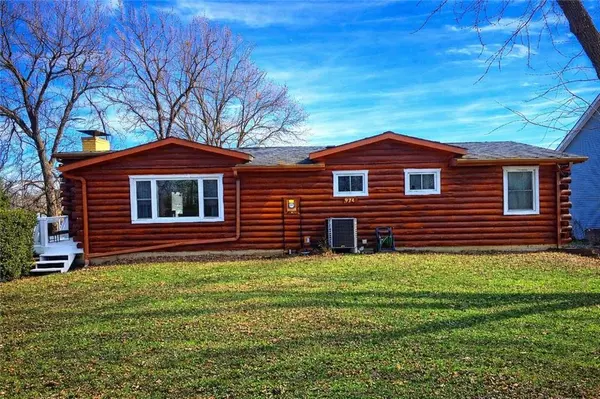 1656 Lake Viking TER, Gallatin, MO 64640