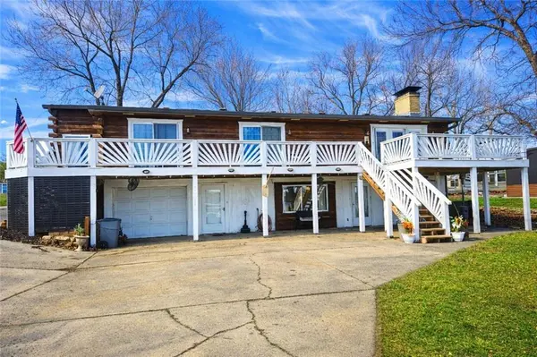 1656 Lake Viking TER, Gallatin, MO 64640