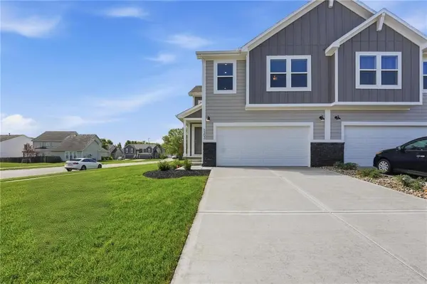 1403 S 4th ST #E, Louisburg, KS 66053