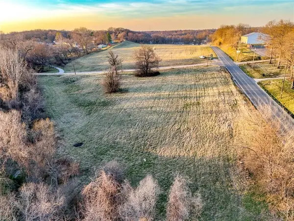 S 11th St RD, St Joseph, MO 64503