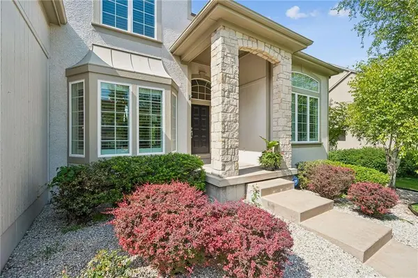 13232 Falmouth ST, Leawood, KS 66209