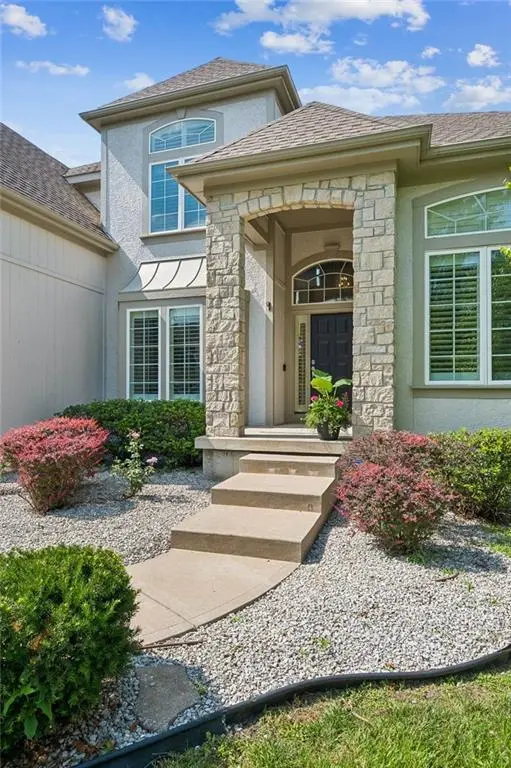 13232 Falmouth ST, Leawood, KS 66209