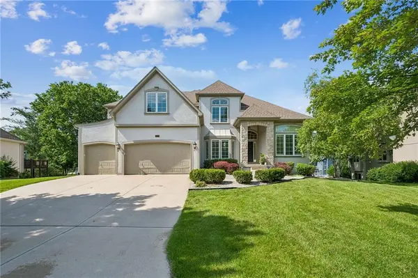 13232 Falmouth ST, Leawood, KS 66209
