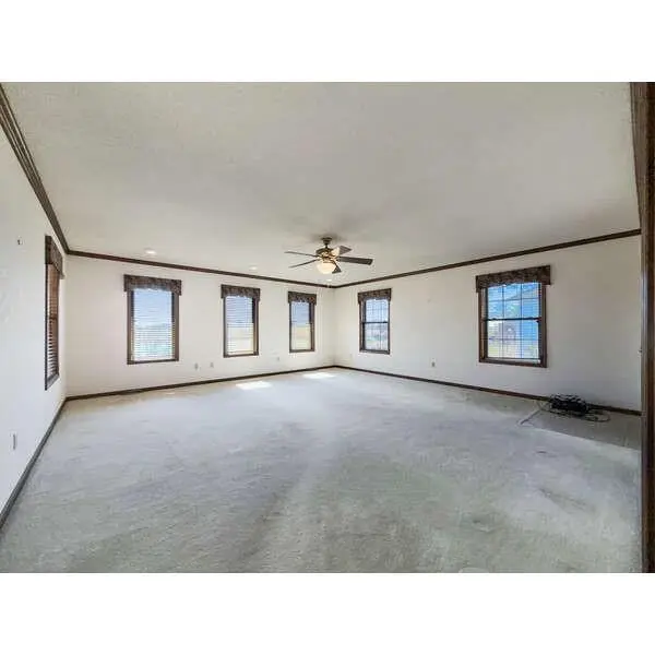 1405 High DR, Lexington, MO 64067