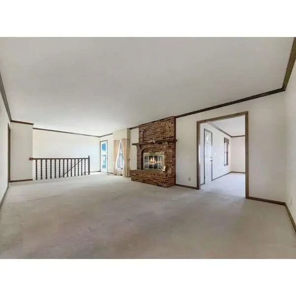 1405 High DR, Lexington, MO 64067