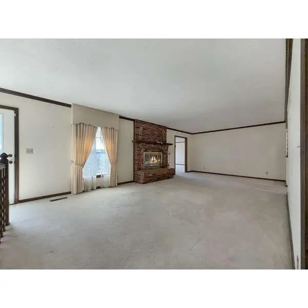 1405 High DR, Lexington, MO 64067