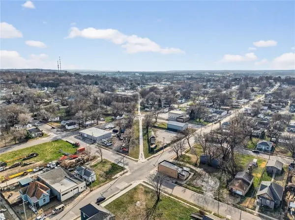 1927 Olive ST, St Joseph, MO 64507