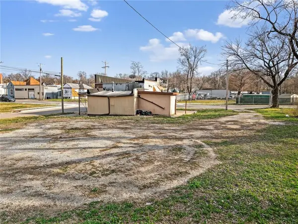 1927 Olive ST, St Joseph, MO 64507