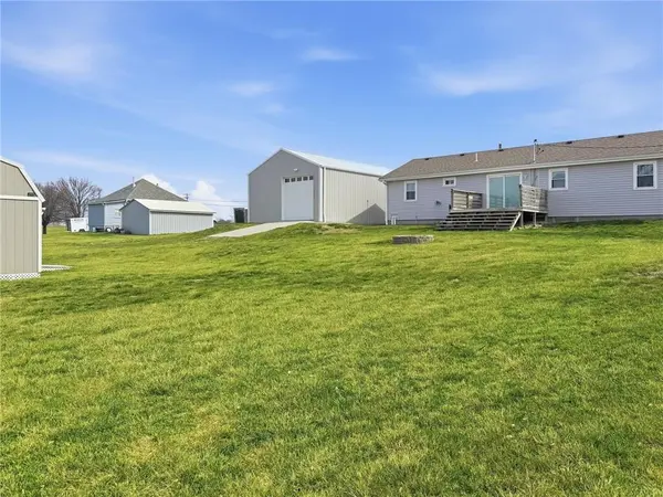 1002 S Hughes ST, Hamilton, MO 64644