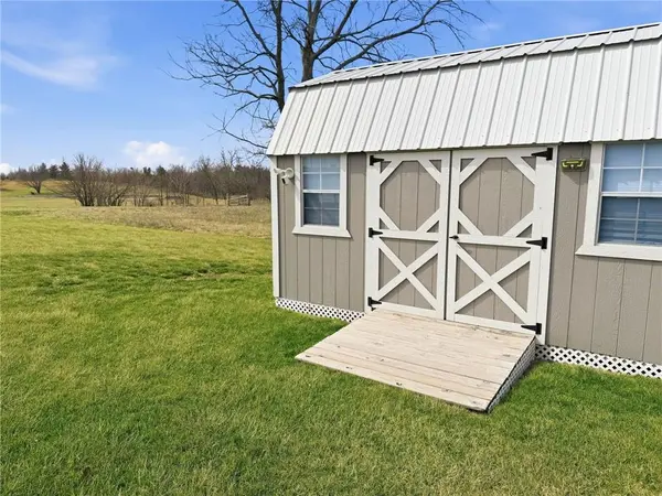 1002 S Hughes ST, Hamilton, MO 64644