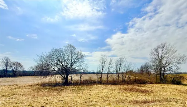 E Grange RD, Richards, MO 64778