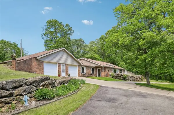 22774 George RD, Tonganoxie, KS 66086