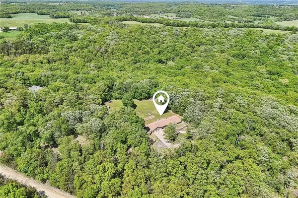 22774 George RD, Tonganoxie, KS 66086