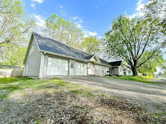 419 W 12th ST, Maryville, MO 64468