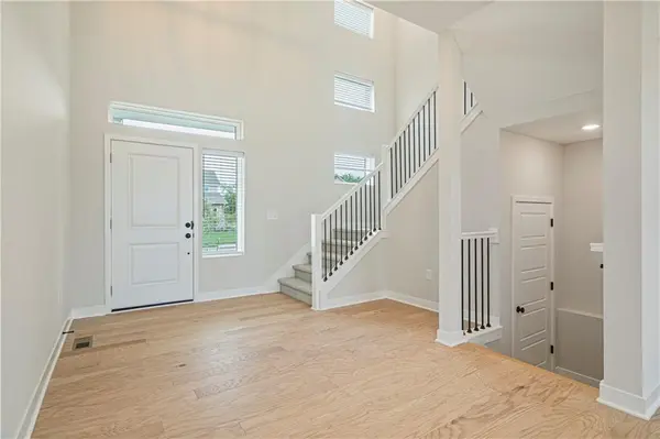 354 SW Chavis DR, Blue Springs, MO 64064
