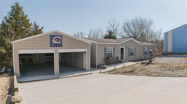 28810 Paradise DR, Warsaw, MO 65355