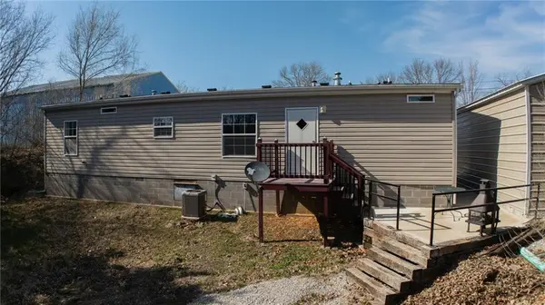 28810 Paradise DR, Warsaw, MO 65355
