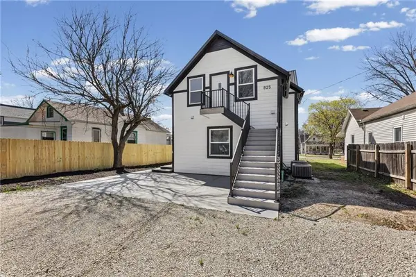 825 Main ST, Ottawa, KS 66067