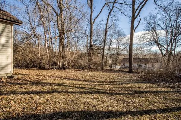 9043 Walnut ST, Kansas City, MO 64114