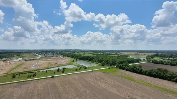 39502 E Gillespie RD, Oak Grove, MO 64075