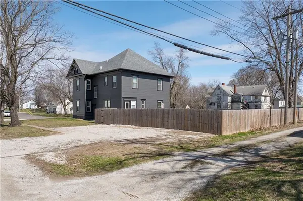 200 E Berry ST, Hamilton, MO 64644