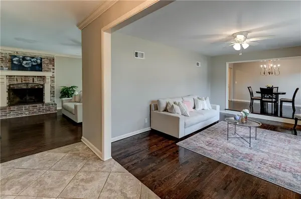 10708 Saint Catherines LN, Kansas City, MO 64137