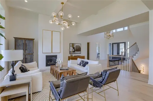 2424 W 177th ST, Overland Park, KS 66085