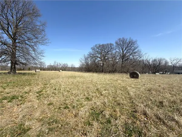 Highland ST, Carrollton, MO 64633