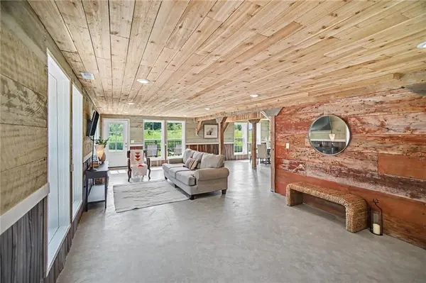 8673 W MO-116 HWY, Gower, MO 64454