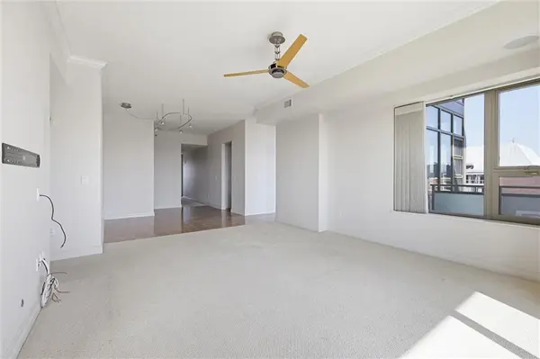 4950 Central ST #702, Kansas City, MO 64112