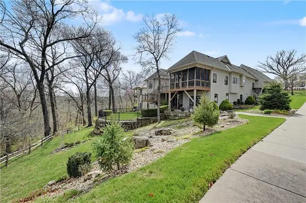 16661 S Country Club DR, Loch Lloyd, MO 64012
