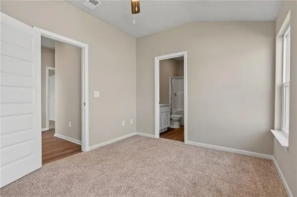 426 Rock Creek DR, Tonganoxie, KS 66086