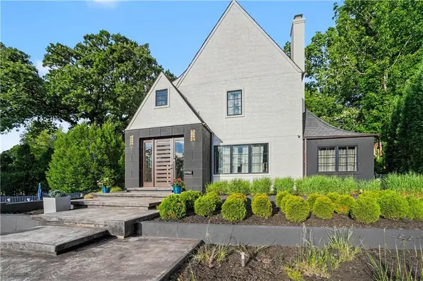 4963 Ward Pkwy, Kansas City, MO 64112