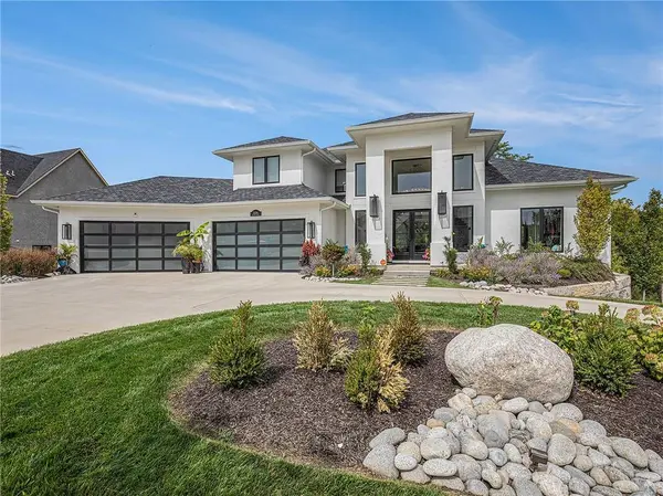 21384 W 93 CT, Lenexa, KS 66220