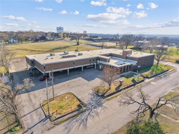 710 W 8th ST, Fort Scott, KS 66701