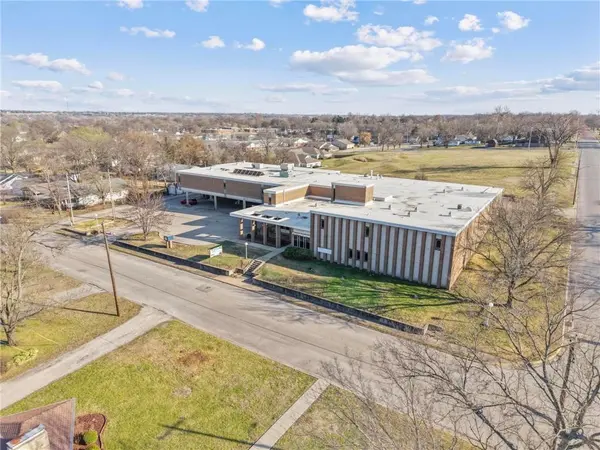 710 W 8th ST, Fort Scott, KS 66701